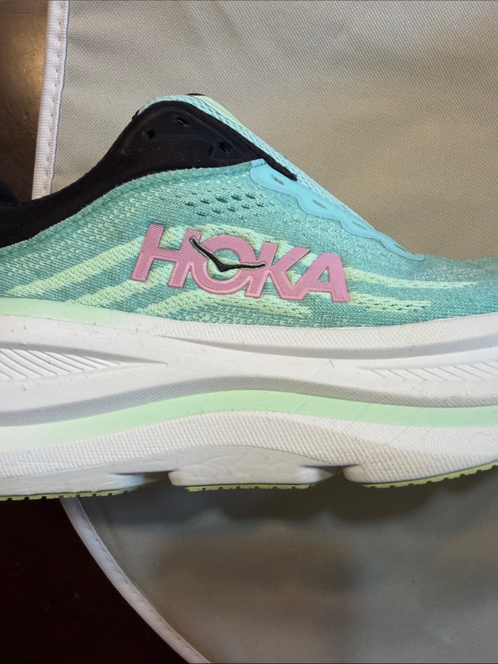 Hoka Women’s Bondi 9 Wide Mint Green Sneakers with Pink Accents- New - Picture 6 of 10